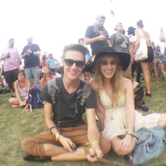 Meet your posher - Picture 4 of 4