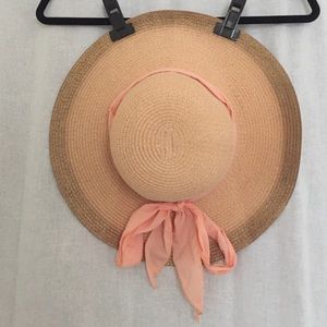 Straw beach hat