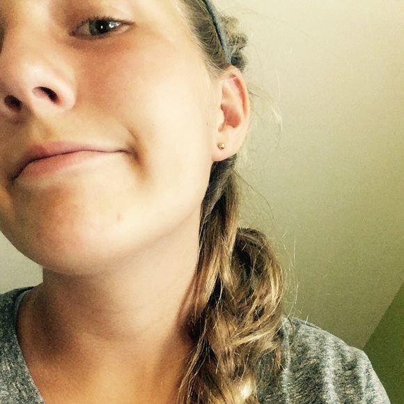 Meet your Posher, Laura - Picture 1 of 1