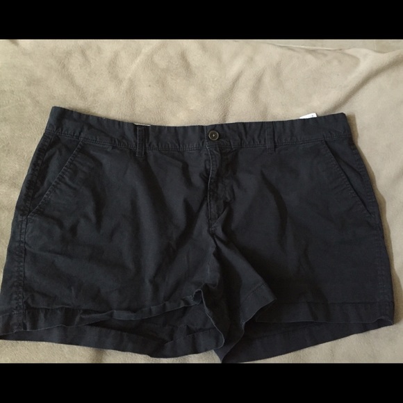 Black Old Navy shorts