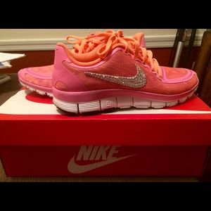 EUC Women's Nike Free 5.0 V4 shoes❤️
