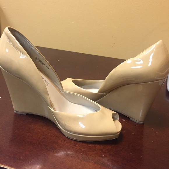 KORS Michael Kors Nude Patent Wedges