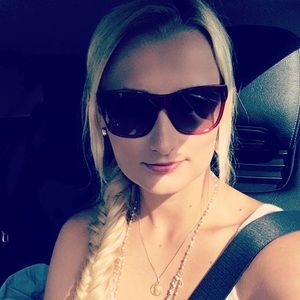 Meet your Posher, Lily