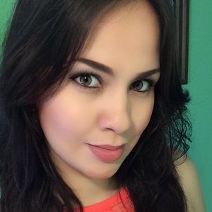 Meet your Posher, Leslie