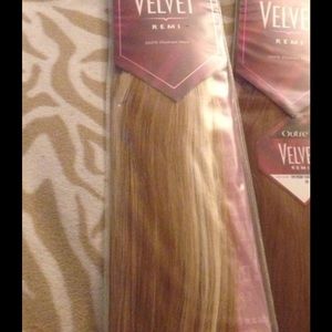 Outre velet Remi Yaky for lorijane