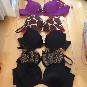 5 Victoria's Secret new or barely used 36B bras