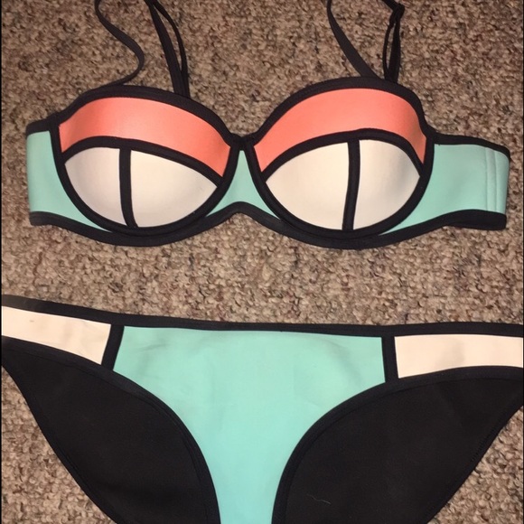 Triangl Bikini!