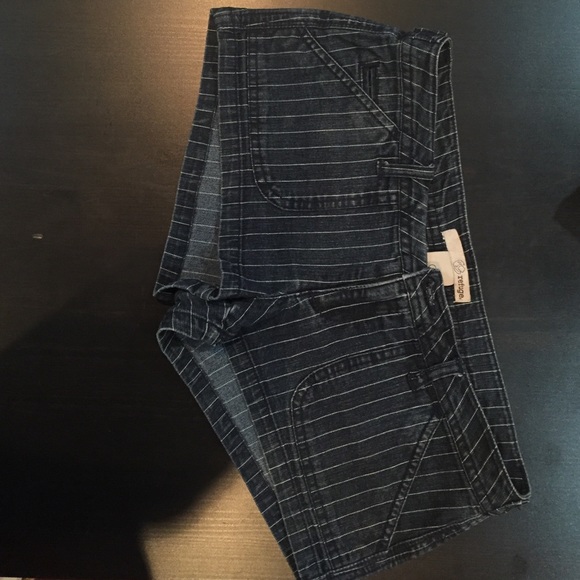 So cute shorts by Refuge size 5 - Picture 1 of 3