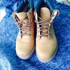 TIMBERLANDS 🔴1HOUR SALE PRICE FIRM🔴