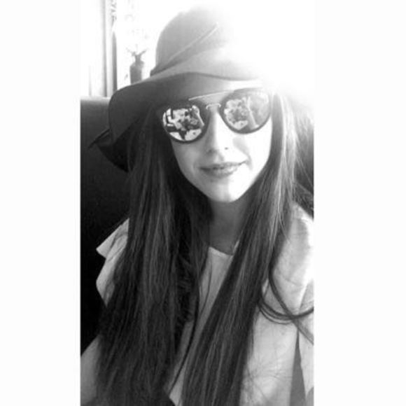 Meet your Posher, Veronica - Picture 1 of 1