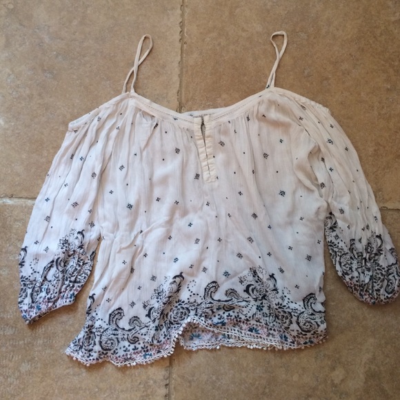 Urban Outfitters Off the Shoulder Top - Picture 1 of 2