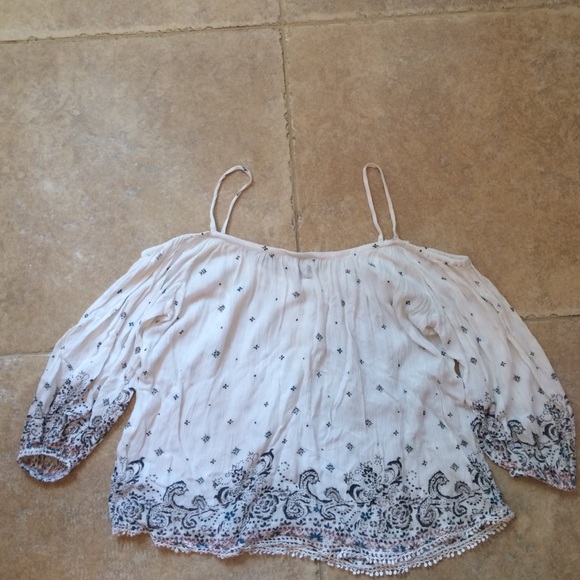 Urban Outfitters Off the Shoulder Top - Picture 2 of 2