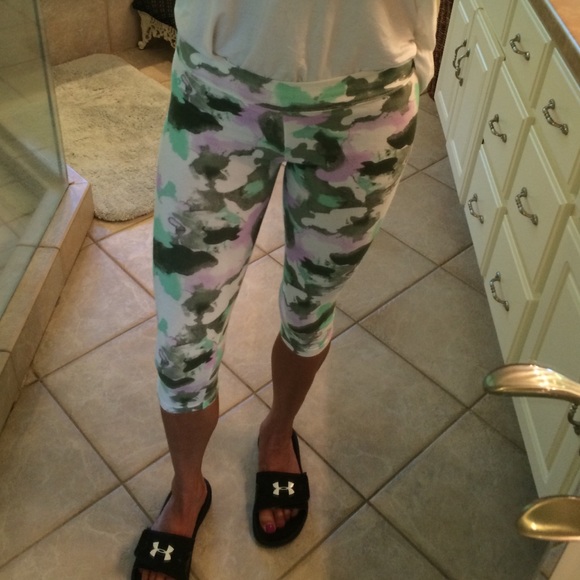 Justice girly camo leggings XS