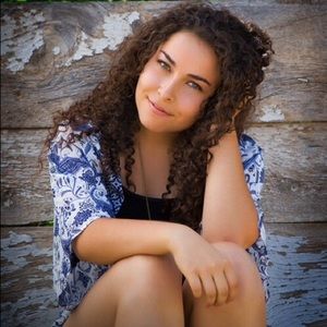 Meet your Posher, Adrianna