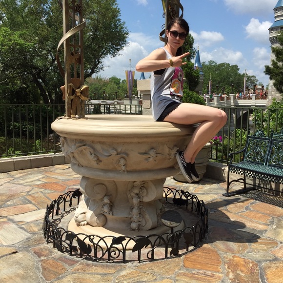 Meet your posher, Carrie :) - Picture 2 of 3