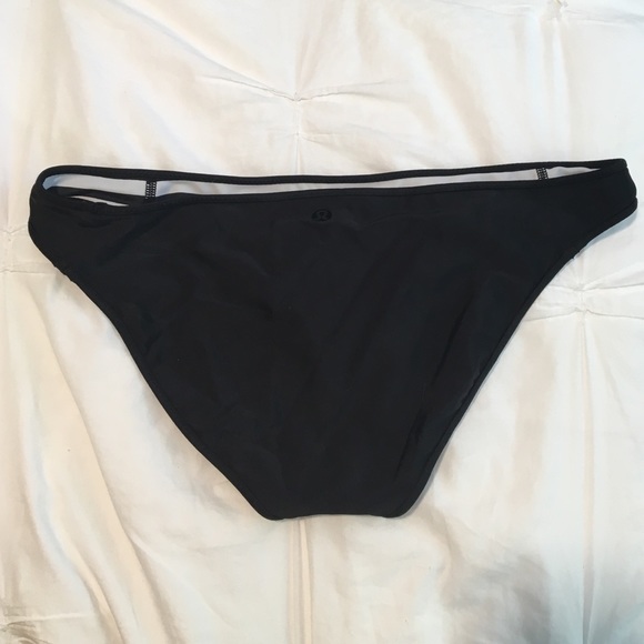 Reversible black & white stripe lulu lemon bottom