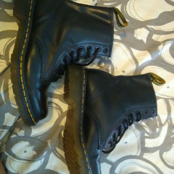 Dc. martens. *ON HOLD*