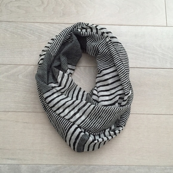 (nwot) AEO Infinity Scarf