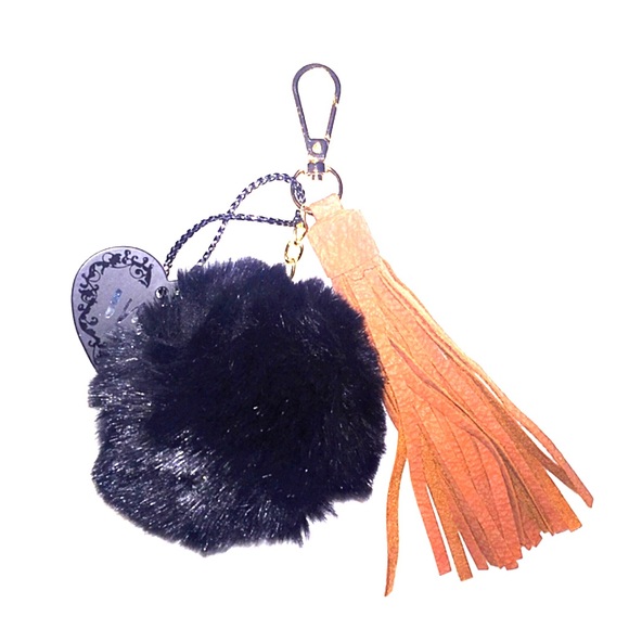Pom Pom Black ⚫️ Fluffy Purse Charm keychain💛