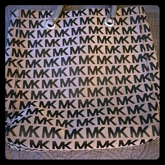 Simplifying career wardrobe