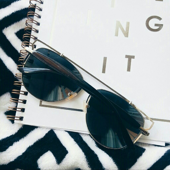 Accessories | Silver oversized mirror sunnies - Picture 2 of 4