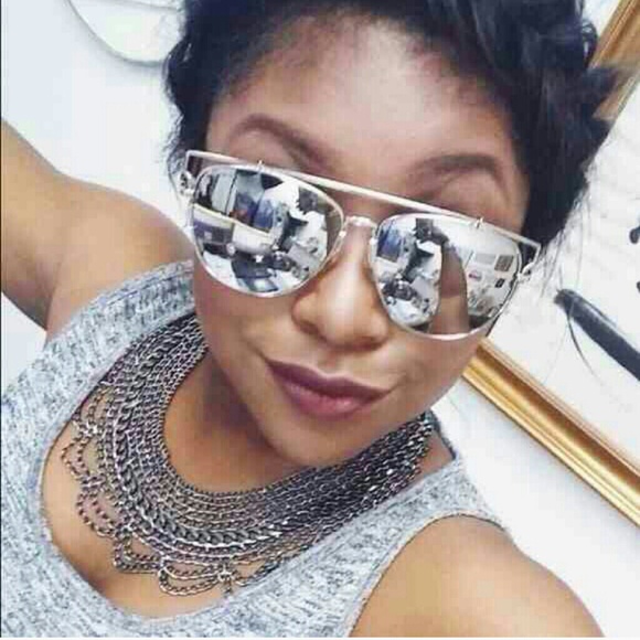 Accessories | Silver oversized mirror sunnies - Picture 3 of 4