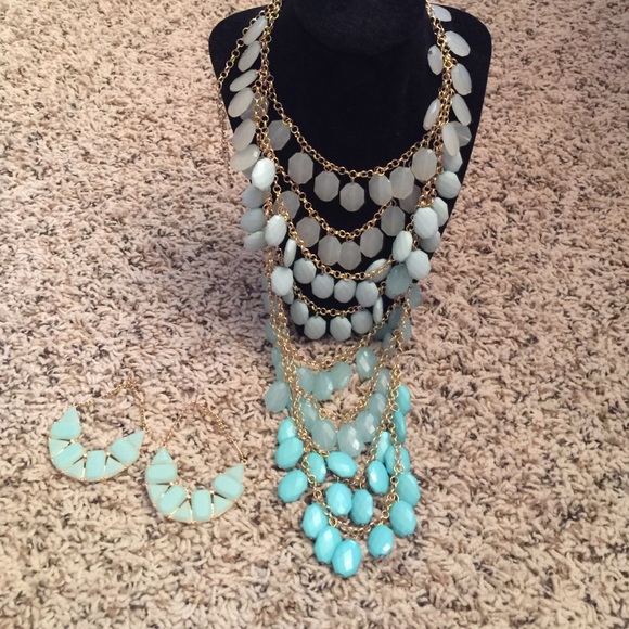 Bebe earring necklace set