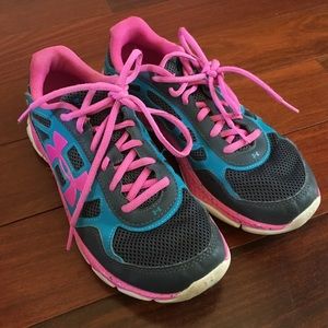 Under Armour tennis shoes women's 5.5