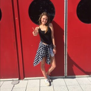 Meet your Posher, Caitlin