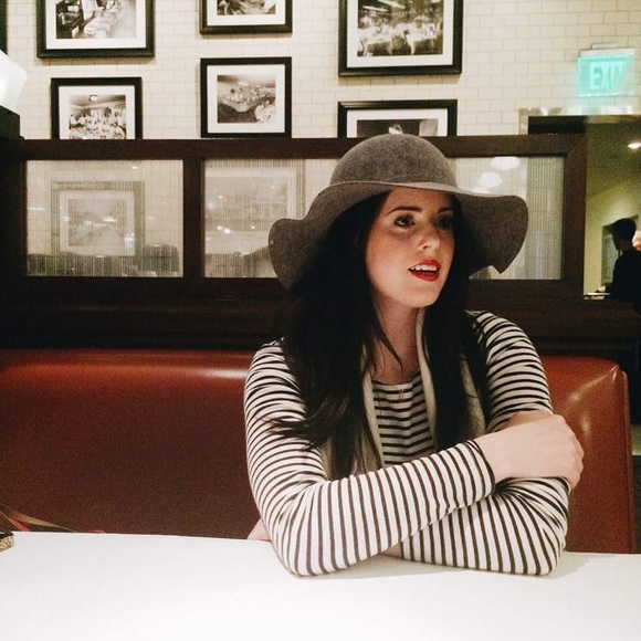 Meet your Posher, Audrey - Picture 4 of 4