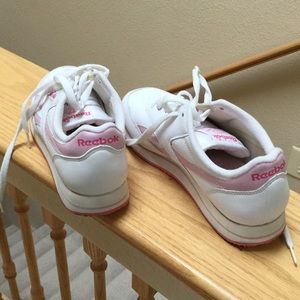 Reebok sneakers. New Condition. Size 9.