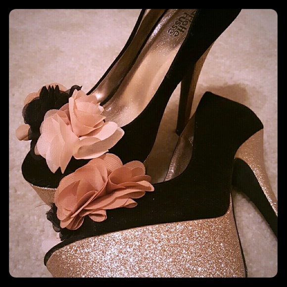 Black and gold glitter platform heels sz7