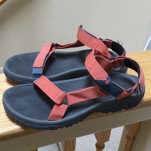 Teva Sandals. Like New. Size 9.