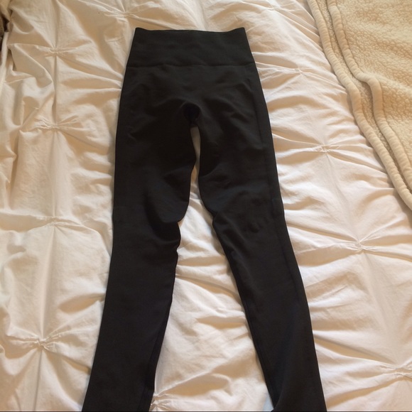 NWOT Lululemon compression tights size 4 - Picture 3 of 4