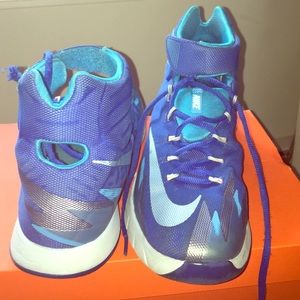 NIKE Zoom Hyperrev by Kyrie Irving  (Men's Shoe)