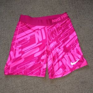 Pink Nike Pros🎀