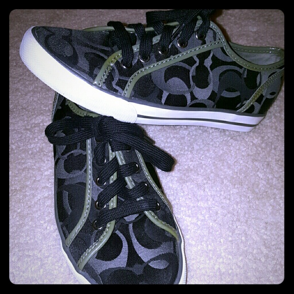Coach logo black shoes size7.5