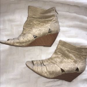 American Eagle Wedges