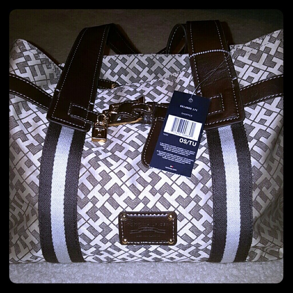 NWT Tommy Hilfiger purse SOLD ON M