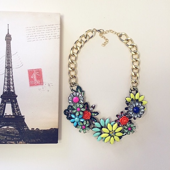 Neon statement necklace - Picture 3 of 6