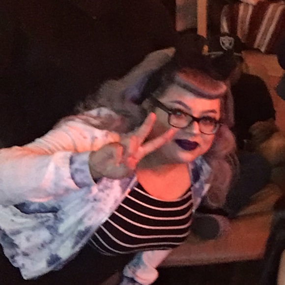 Meet your Posher, Evy - Picture 3 of 4