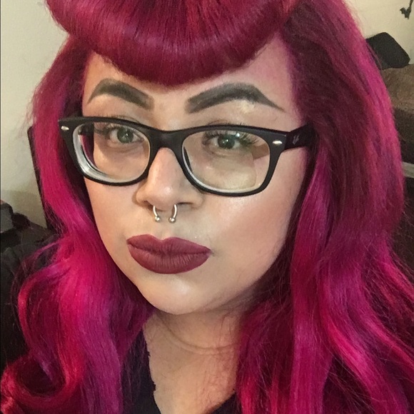 Meet your Posher, Evy - Picture 2 of 4