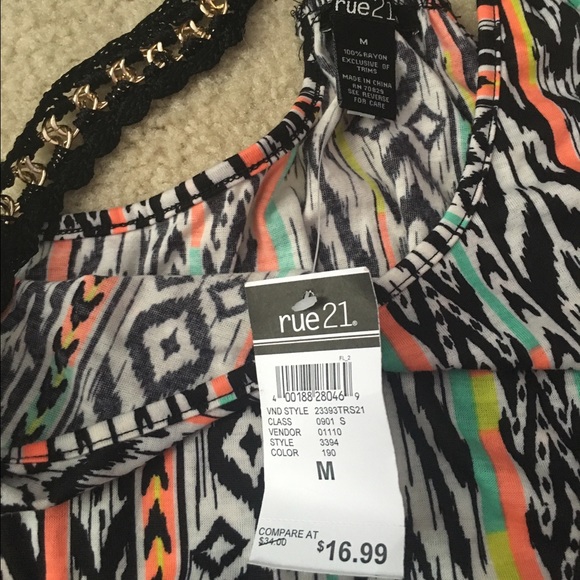 NWT RUE 21 top - Picture 2 of 3