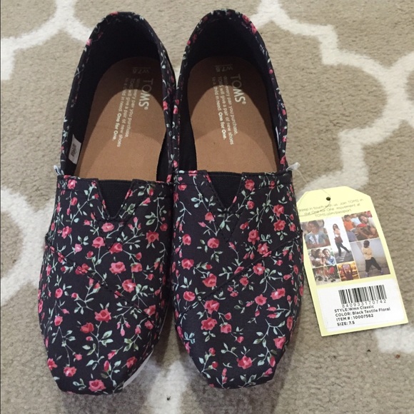 NWT Toms La Vie Est Belle