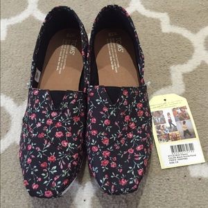 NWT Toms La Vie Est Belle