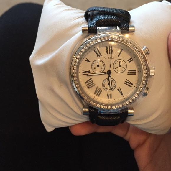 Studio watch - Picture 1 of 1