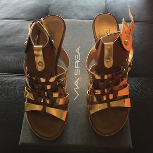 Hot gold and bronze wedges