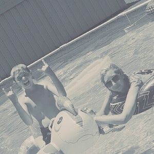 Meet your Posher, Holly