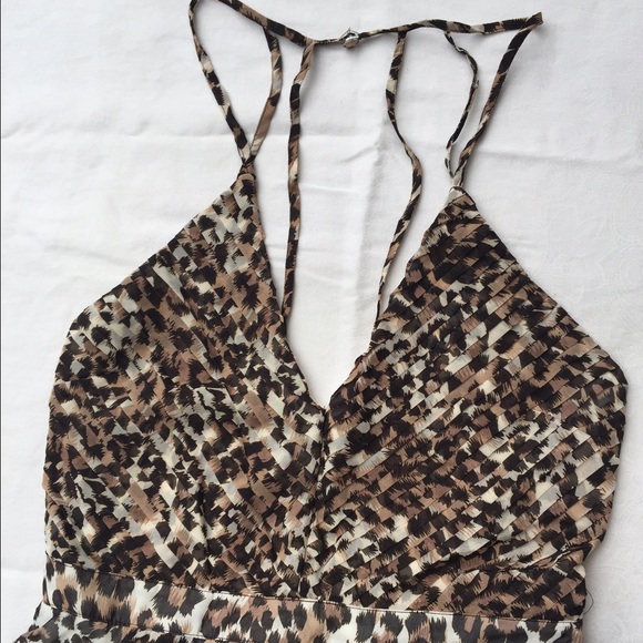 🎀 Animal Print Romper 🎀 - Picture 3 of 4