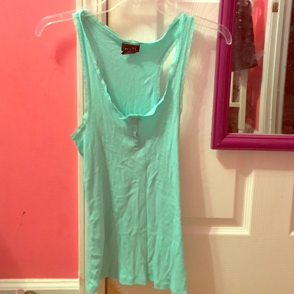 Rue 21 tank!